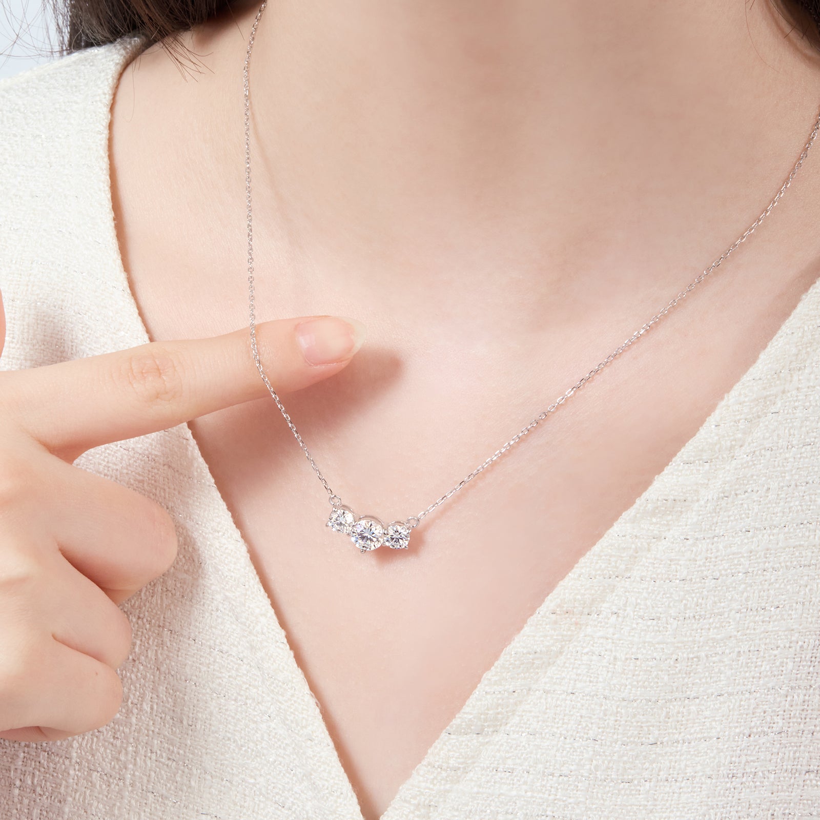 [Ships from USA] Graduated Moissanite Trilogy Solitaire Necklace (2.0 ct. tw.) in 18K Gold Vermeil